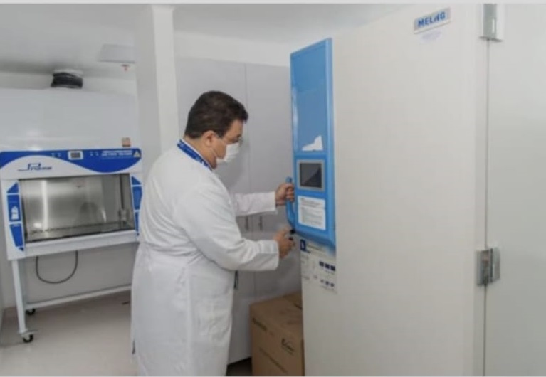 Clinica Universitaria Colombia представляет биомедицинский морозильник Meling Biomedical со сверхнизкой температурой
